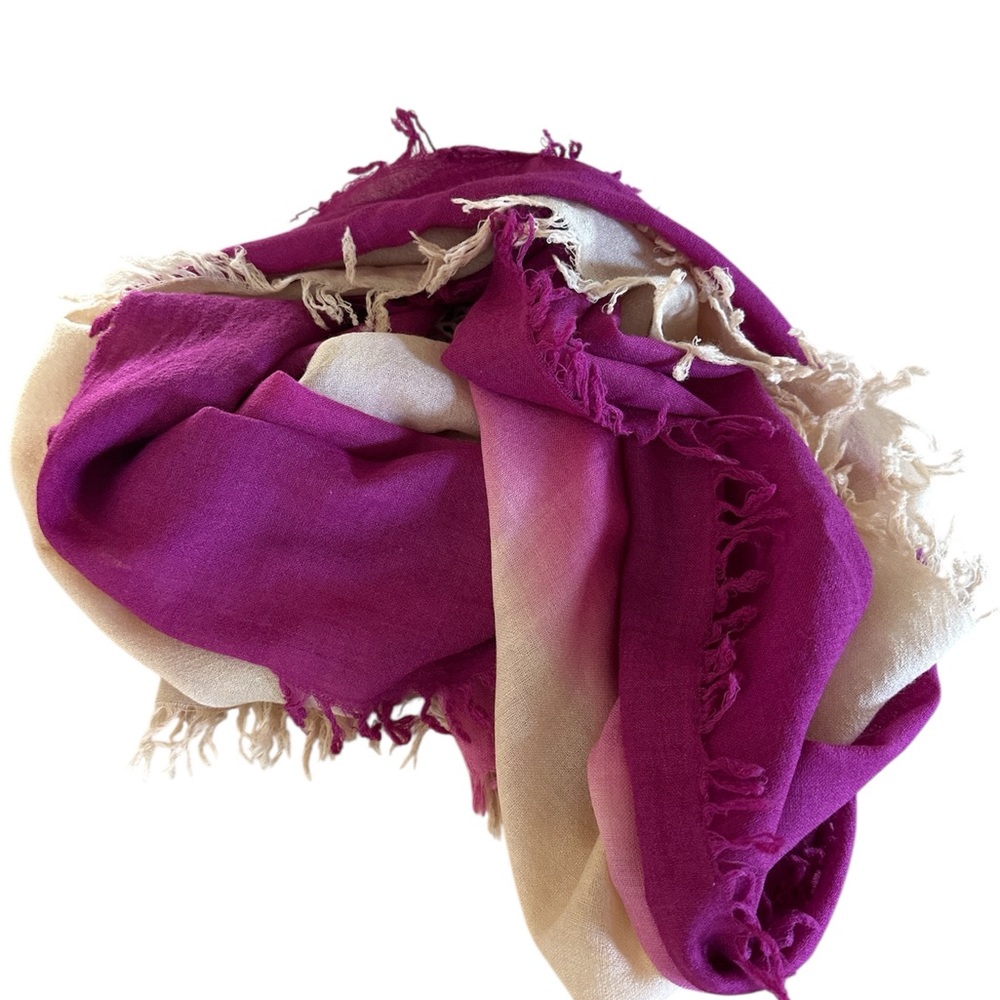 Elegant Eileen Fisher Wool/silk/Cashmere blend light weight scarf